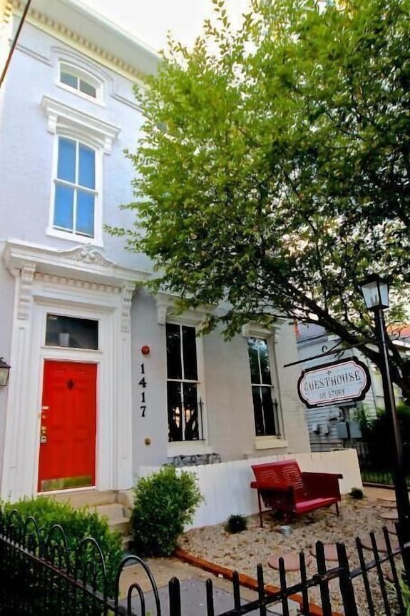Guesthouse on Story